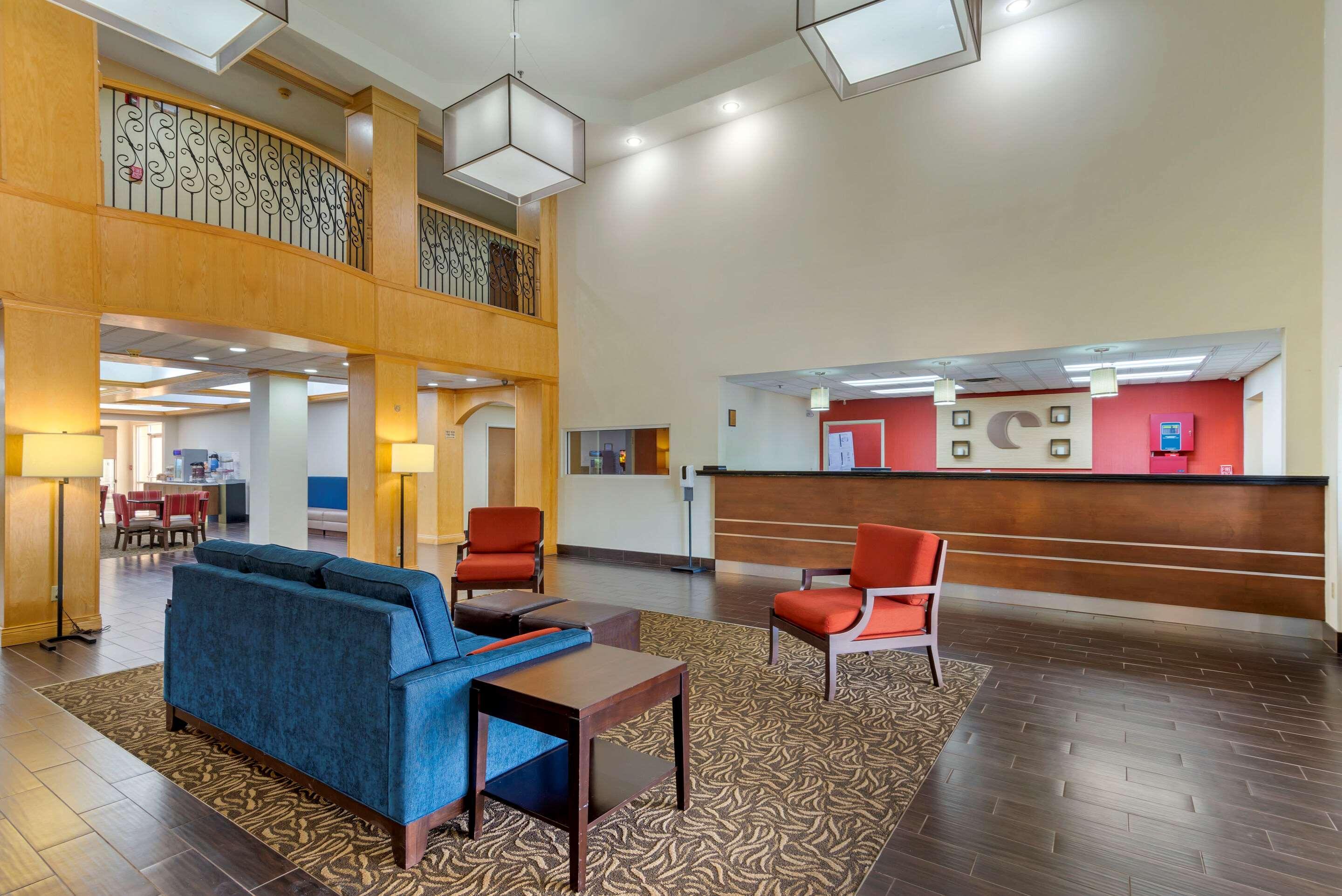 Comfort Suites Milledgeville Exterior photo