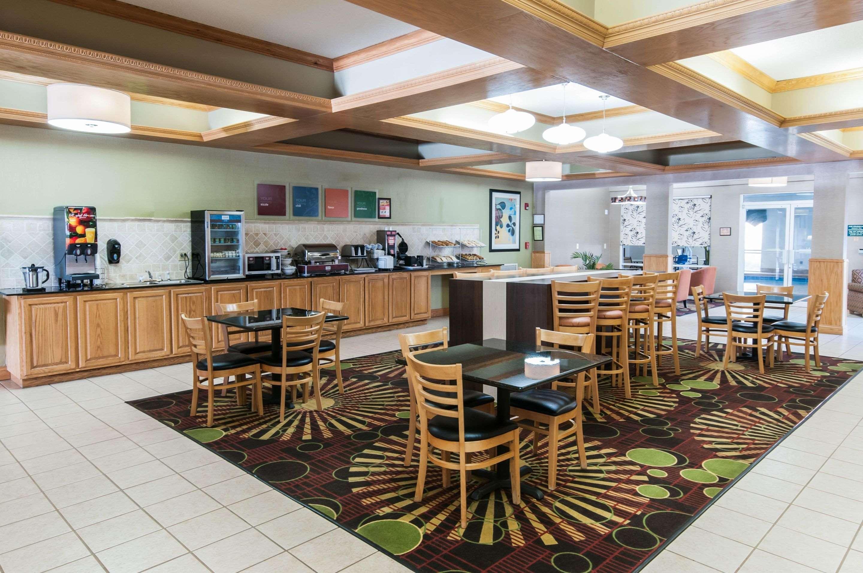 Comfort Suites Milledgeville Exterior photo